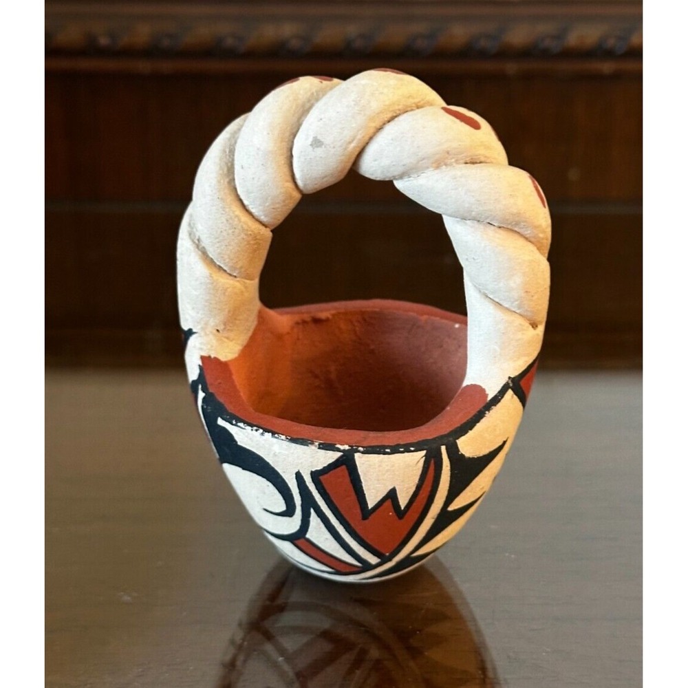 Vintage 3.5'' Jemez Indian Native American Pottery Twisted Hand